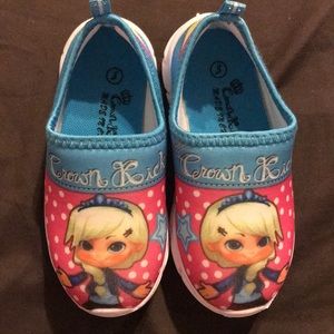 NWT Crown Kicks Slip On Sneakers